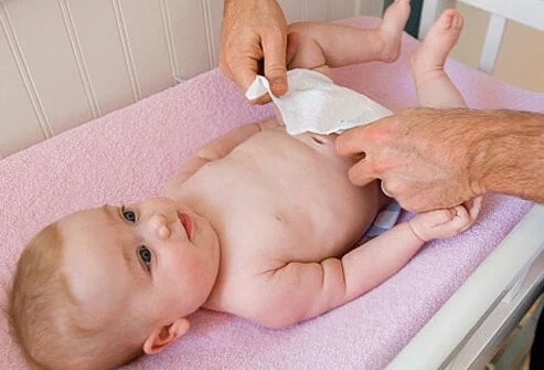 مراقبت از پوست نوزاد پس از تولد