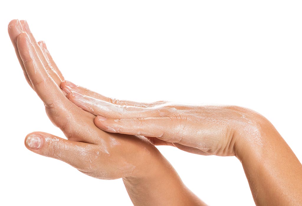 مراقبت از پوست دستان با استفاده از مواد طبیعی خانگی